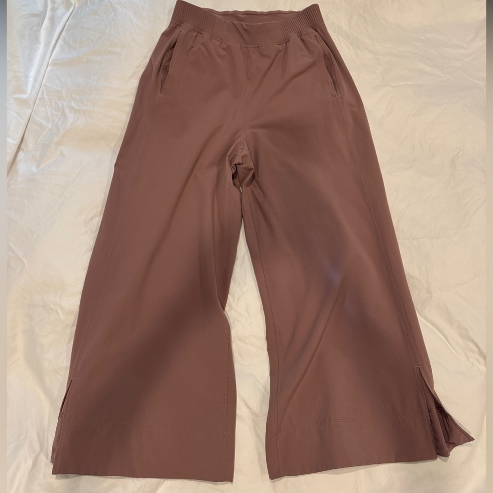 Lululemon - Stretch Woven Wide-Leg High-
Rise Cropped Pant, Rose